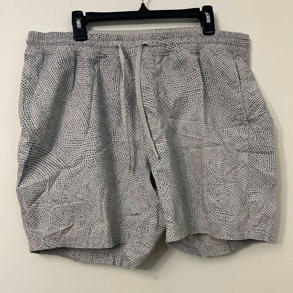 Lululemon Bowline short 8” - Picture 3 of 7